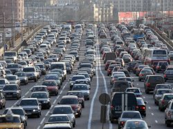 Московских водителей просят быть аккуратными на дорогах