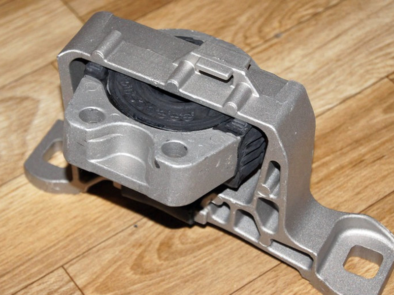 Опоры ДВС долго не «живут», а цены на оригинальные детали адекватными назвать трудно