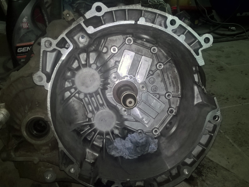 PowerShift на замене сальника первичного вала