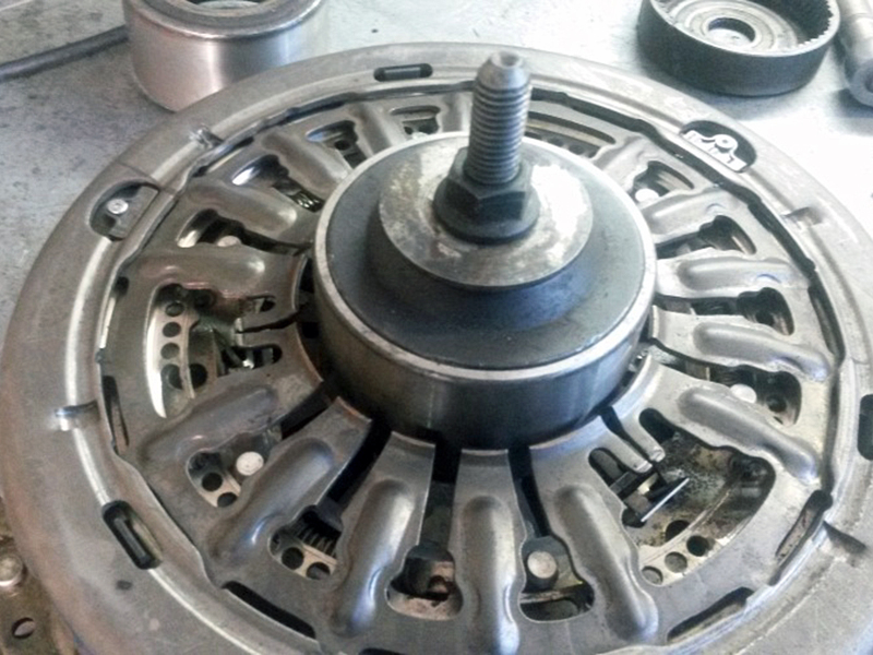 Блок сцепления «робота» - вещь хрупкая и периодически требует замены