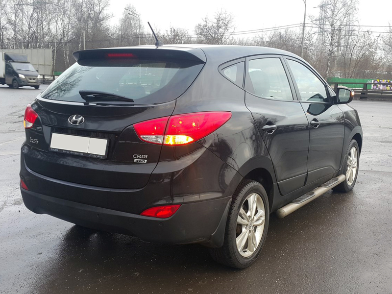 Hyundai ix35 (2013-2015) Вместо того, чтобы решительно избавляться от «детских болезней», производитель решил ретушировать задние фонари