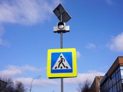 В столице появился первый светофор на солнечных батареях