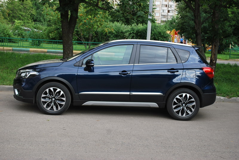Suzuki SX4: Ничего лишнего