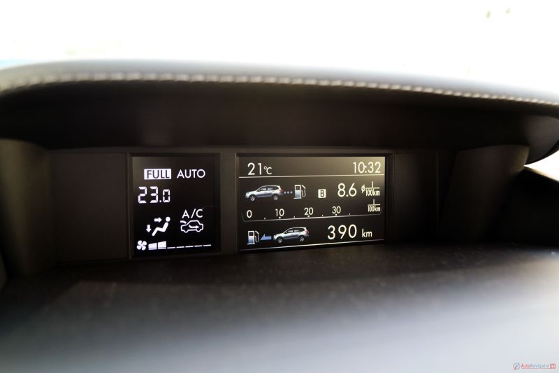 По паспорту средний расход топлива в городе составляет 10,9 л на 100 км, по трассе — 6,8, в смешанном — 8,3 л/100 км. По факту, если ехать аккуратно получается иногда даже меньше. Например, при равномерной езде по трассе со скоростью 100 км/ч мне удалось снизить расход до 6,6 литров на сотню.