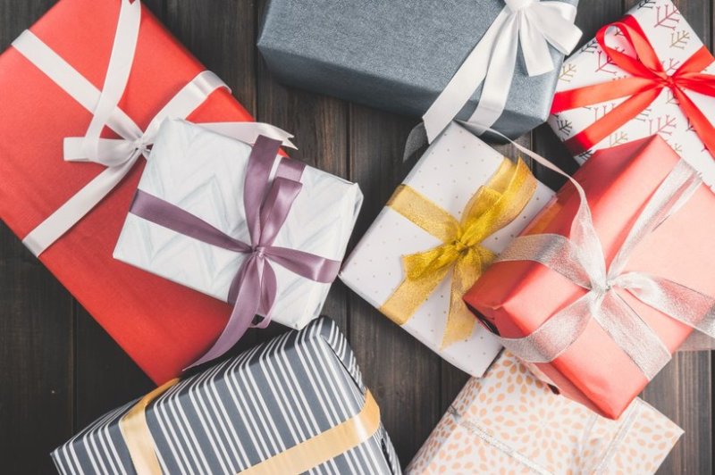 АВИЛОН поздравляет вас с днем рождения и дарит подарки!