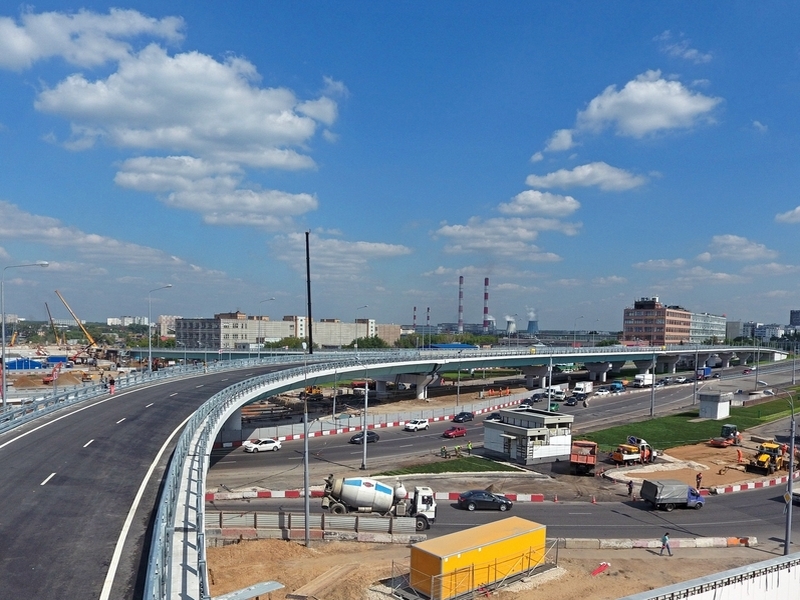 Благоустройство Щелковского шоссе в Москве завершат в октябре