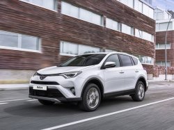 Кроссовер Toyota RAV4 получил в РФ новые комплектации и турбодизельный мотор