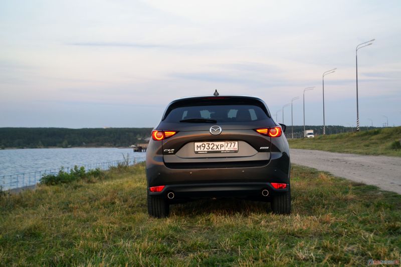 Рисунок задних фонарей очень агрессивно смотрится ночью