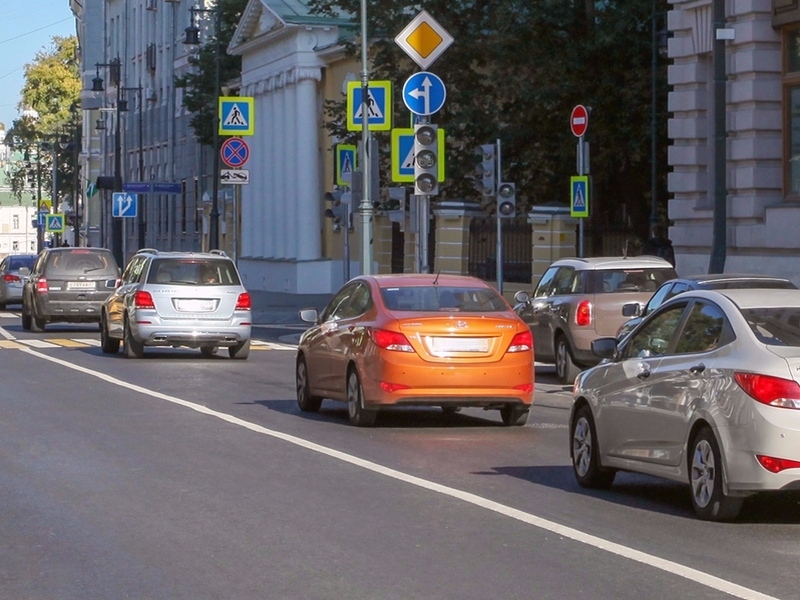 Московских водителей призывают быть внимательнее на дорогах