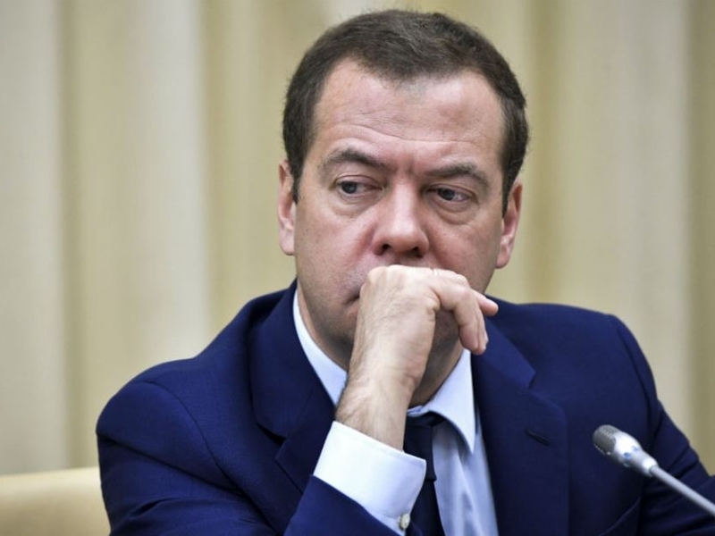 Дмитрий Медведев считает, что нужно уделять особое внимание безопасности на дорогах