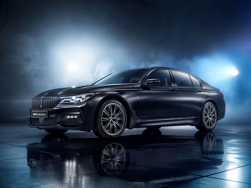 Седан BMW 7 Series Individual Black Ice доступен для заказа в России