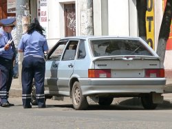 В Москве сократилось число эвакуированных машин без номеров
