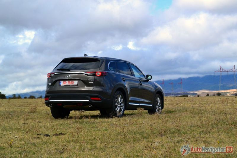 Можно долго искать в новом CX-9 черты и линии автомобиля первого поколения, но так и не найти. Такое чувство, что новый автомобиль хочет начать все как бы с чистого листа