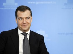 Дмитрий Медведев внес изменения в ПДД