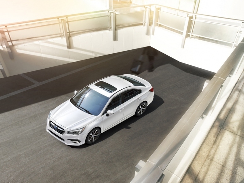 Обновленный седан Subaru Legacy появится в продаже в РФ весной 2018 года