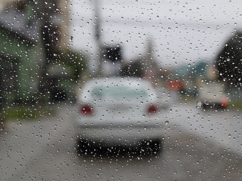 ГИБДД рекомендует водителям быть внимательными на дорогах в межсезонье