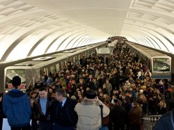 Московских автомобилистов призывают пользоваться общественным транспортом