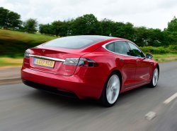 Tesla больше не будет выпускать свои основные модели с задним приводом