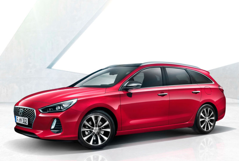 Универсал Hyundai i30 построенный на единой платформе с будущим KIA Ceed оказался более сдержан, если сравнивать его с концептом