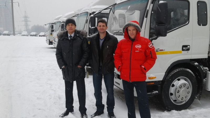 В Красноярске состоялась передача партии из пяти грузовиков JAC N-120