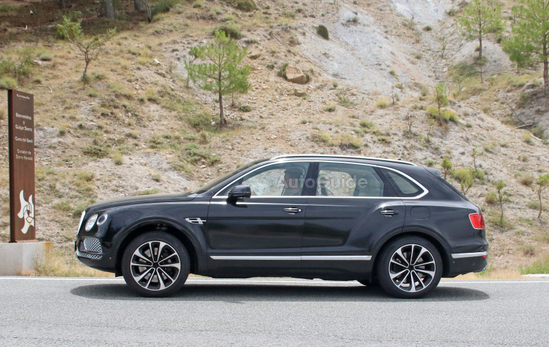 Bentley Bentayga Hybrid на испытаниях летом 2017 г.