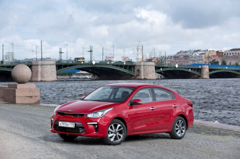 Бюджетный KIA Rio лидирует по продажам в России