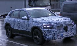 Электрический кроссовер Mercedes EQ C заметили на тестах