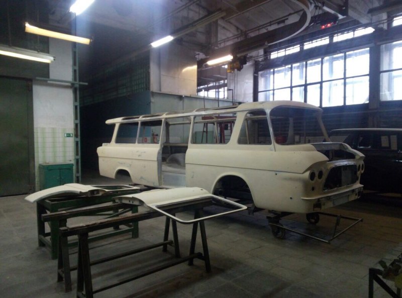 ЗиЛ-118 "Юность" во время восстанволения