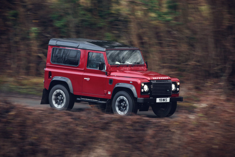 Анонсирован выпуск лимитированного Land Rover Defender Works V8 в честь 70-летия бренда