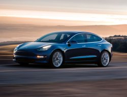 "Бюджетная" Tesla Model 3 получила модификацию с двумя моторами и полным приводом