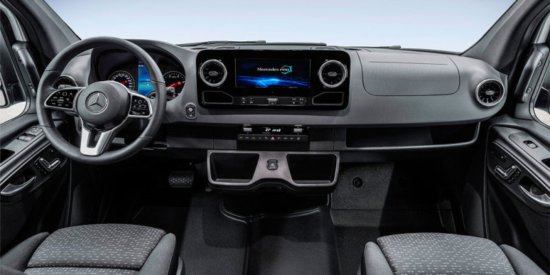 Приборная панель нового Mercedes Sprinter