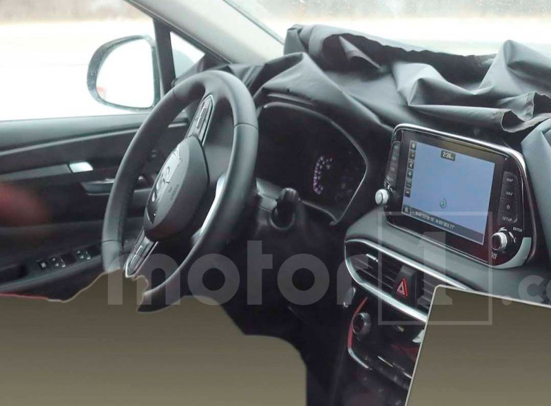 У нового Hyundai Santa Fe 2019 рассекретили интерьер