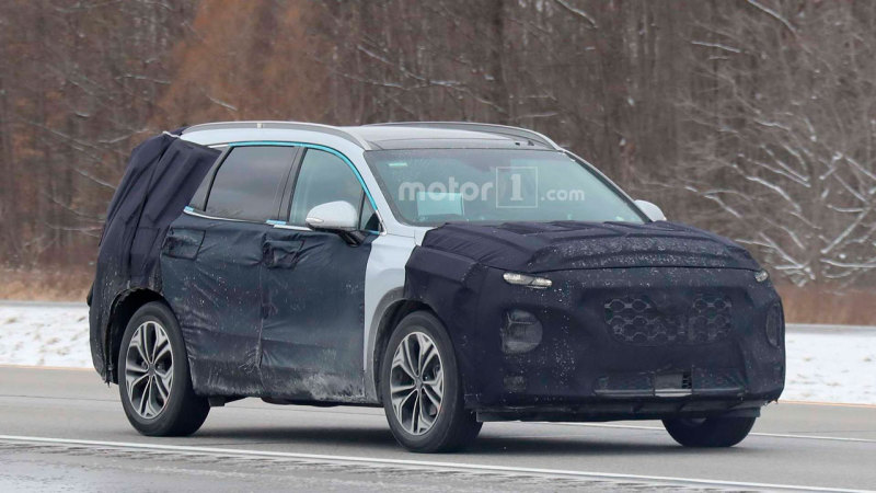 Hyundai Santa Fe 2019 на дорожных тестах