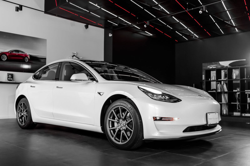 Компактный электромобиль Tesla Model 3 в России будет стоит от 3,5 млн. рублей