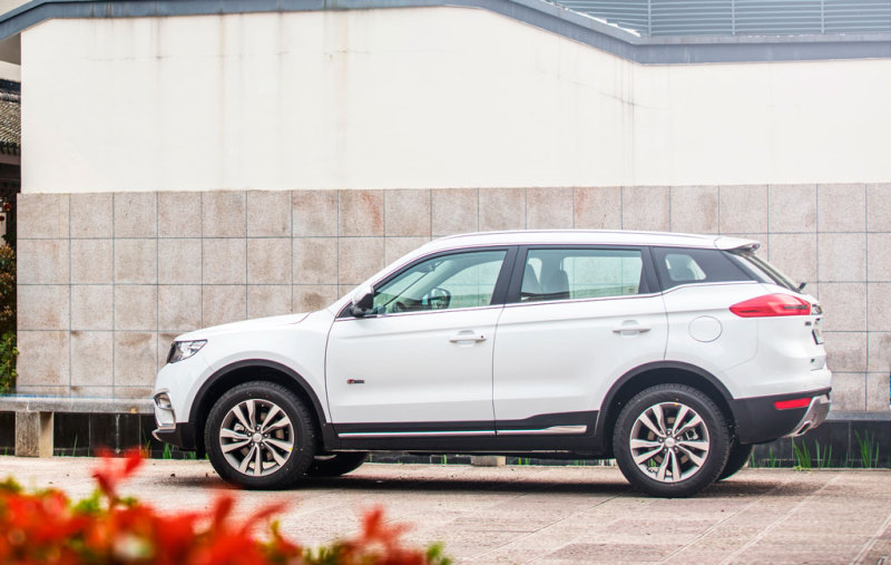 Китайский кроссовер Geely Atlas начнут продавать в России с февраля