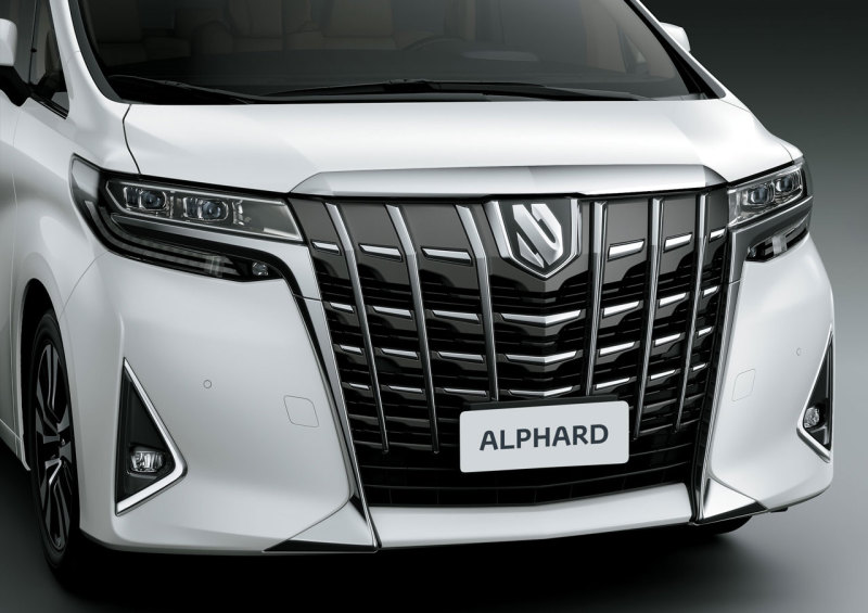 Toyota Alphard 2018 начали продавать в России