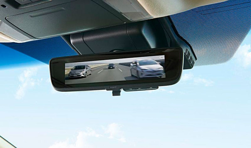 Изображение с камеры заднего вида теперь выводится на электронное зеркало в салоне