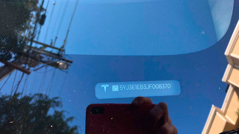 VIN-номер двухмоторной Tesla Model 3