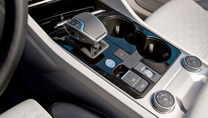 Расскреченные детали интерьера серийного Volkswagen Touareg 2019