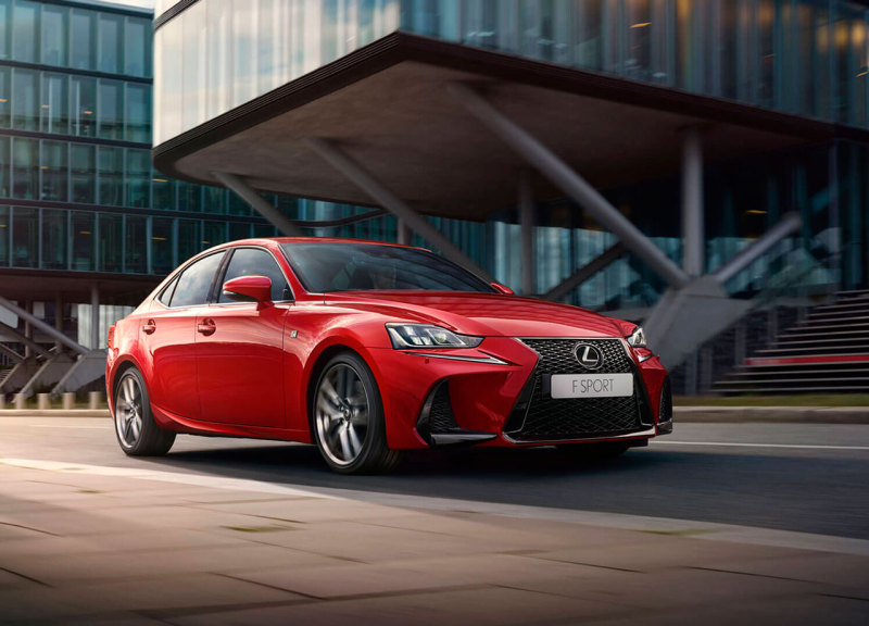 Lexus IS снова начали продавать в России