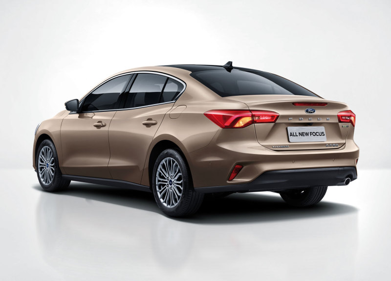 Ford Focus Titanium Sedan
