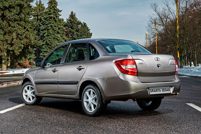 Автомобили Lada подорожают из-за обесценивания рубля