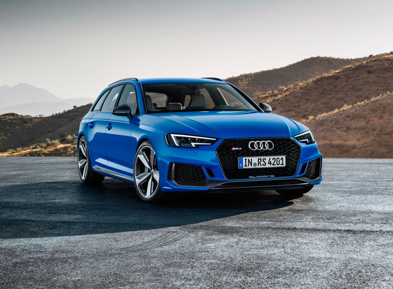 "Заряженный" универсал Audi RS 4 Avant: в России 5.375.000 рублей