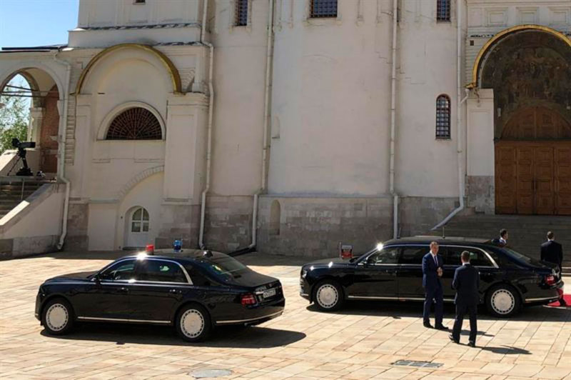 Седан и лимузин Aurus Senat в Кремле