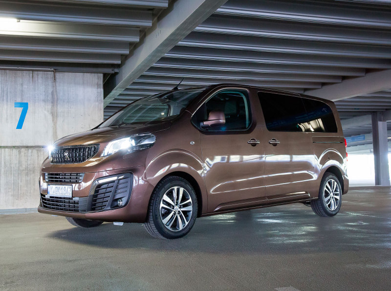 Peugeot Traveller и Citroen SpaceTourer российской сборки поступили в продажу