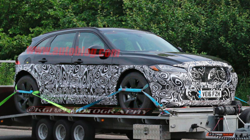Прототип Jaguar J-Pace во время перевозки на испытания