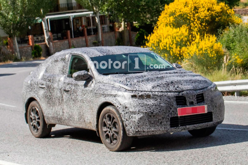 Купе-кроссовер Renault для России засняли во время испытаний