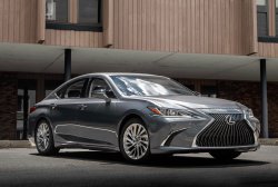 Новый Lexus ES 2019: в России от 2.580.000 рублей