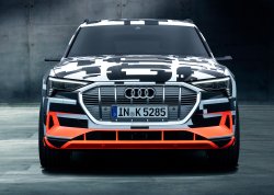 Электрический кроссовер Audi e-tron показали изнутри