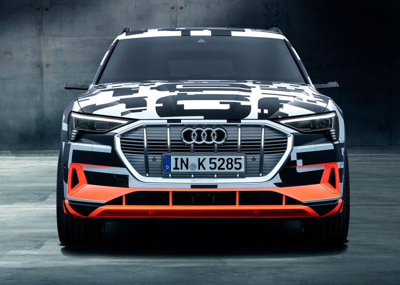 Электрический кроссовер Audi e-tron показали изнутри